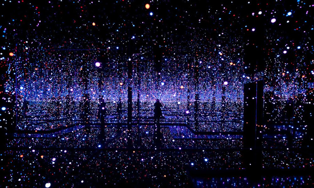 Blue Light Infinity Room