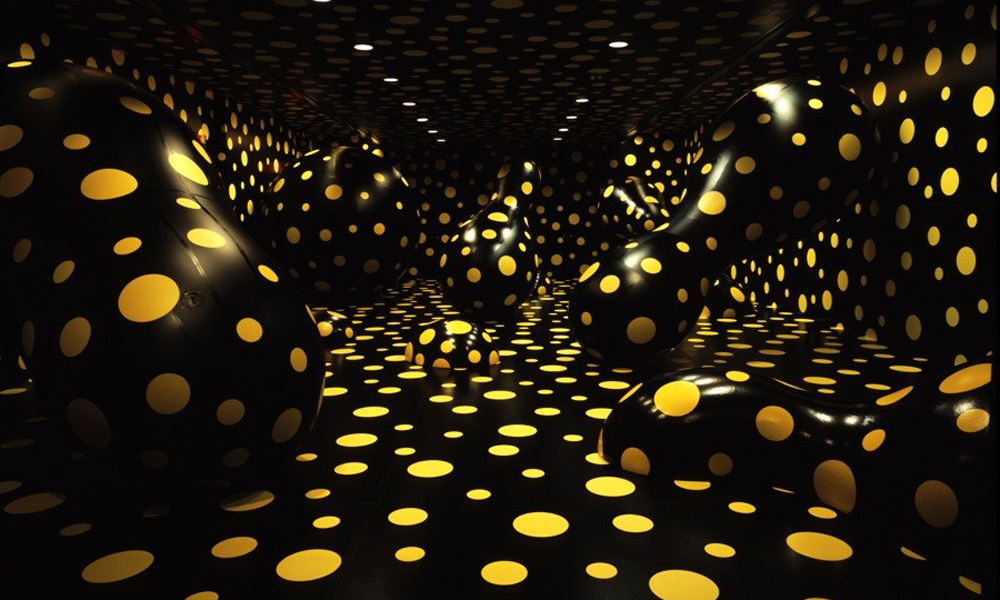 Black and Yellow Polka Dots Infinity Room