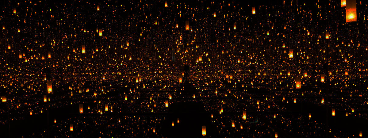 Infinity mirror room with lights